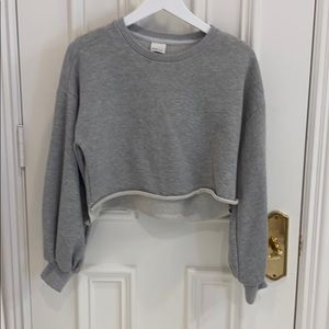 Cropped gray pullover
